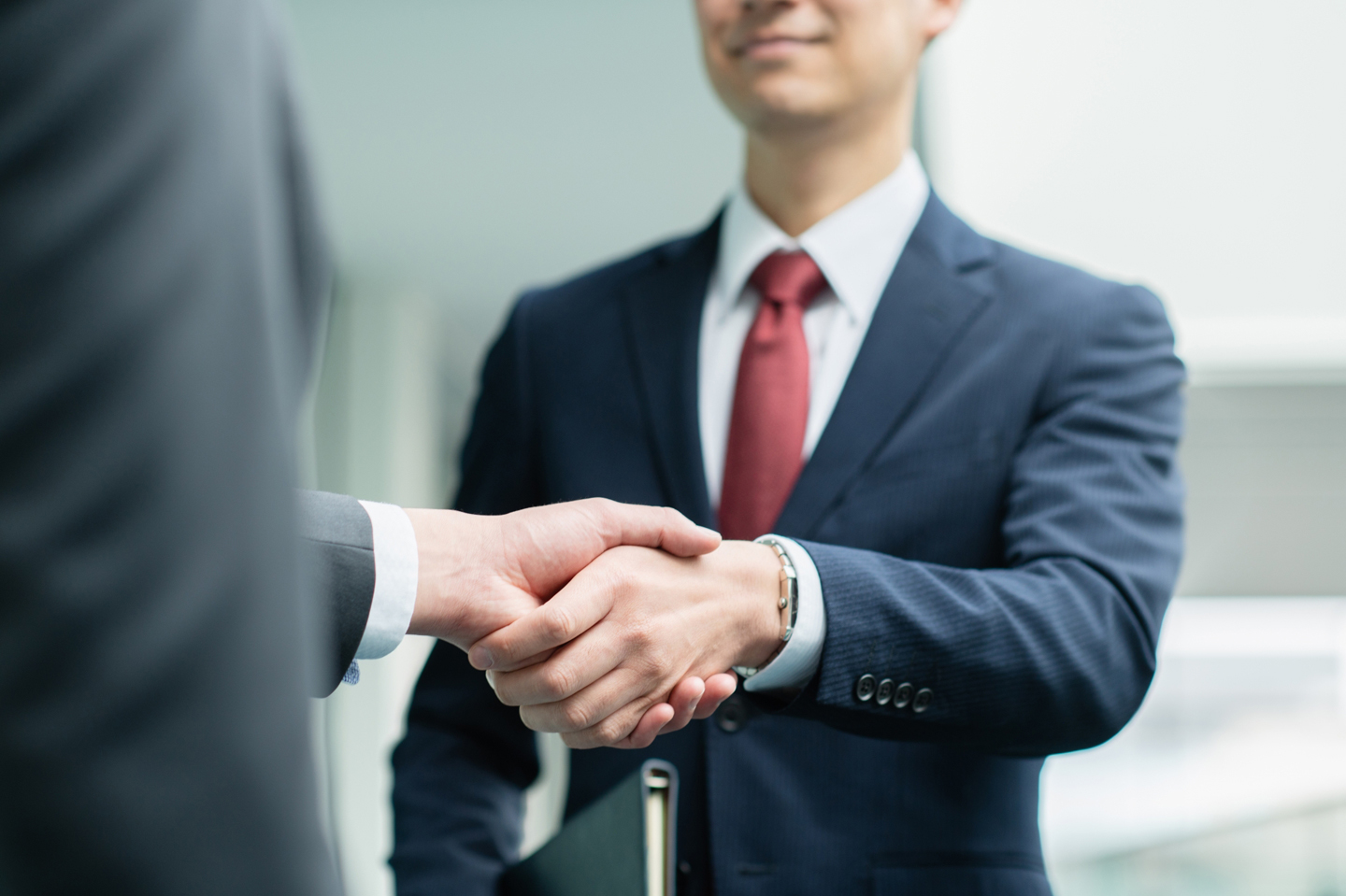 握手するビジネスマン